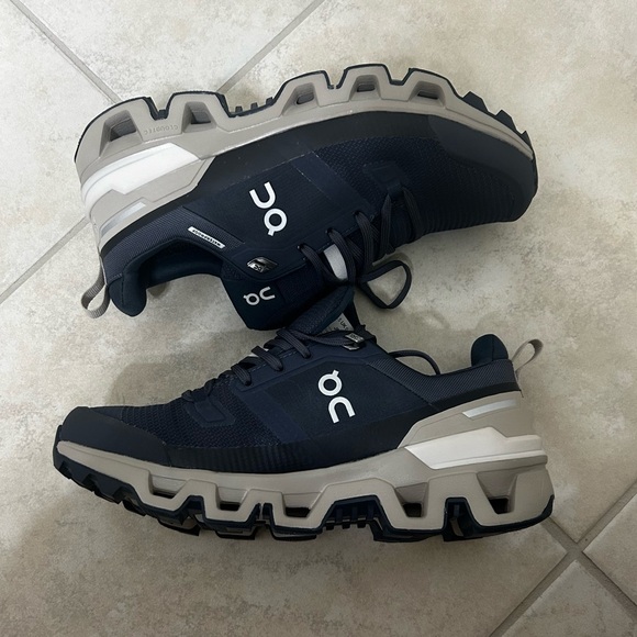 On Running Navy | Desert Cloudwander Waterproof Sz. 8.5W - Picture 7 of 10